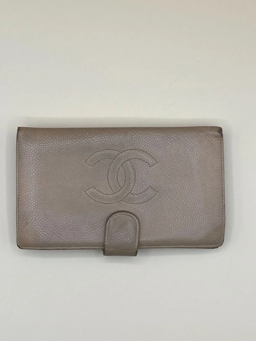 CHANEL Beige Caviar Leather CC Logo French Purse Wallet Kisslock Serial 8795301